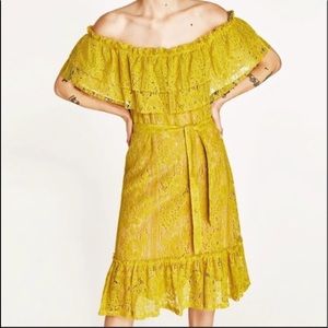 Off shoulder lace dress